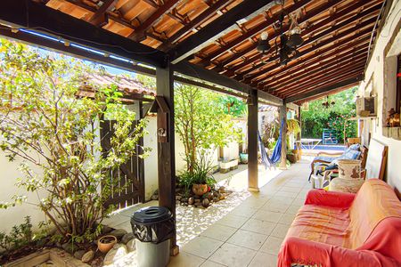 Casa de condomínio à venda com 259m², 4 quartos e 1 vaga Casa de condomínio à venda com 259m², 4 quartos e 1 vagaÁrea Externa