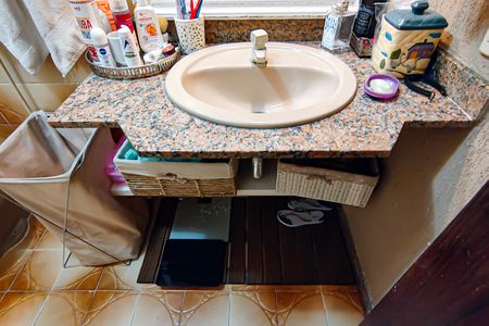 Casa de condomínio à venda com 259m², 4 quartos e 1 vaga Casa de condomínio à venda com 259m², 4 quartos e 1 vagaBanheiro da Suíte 2