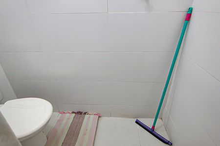 Casa de condomínio à venda com 259m², 4 quartos e 1 vaga Casa de condomínio à venda com 259m², 4 quartos e 1 vagaBanheiro de Serviço