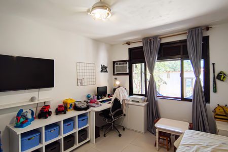 Casa de condomínio à venda com 259m², 4 quartos e 1 vaga Casa de condomínio à venda com 259m², 4 quartos e 1 vagaQuarto 2