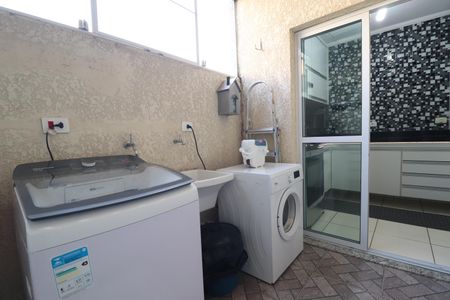 Apartamento à venda com 60m², 2 quartos e 1 vagaÁrea de Serviço