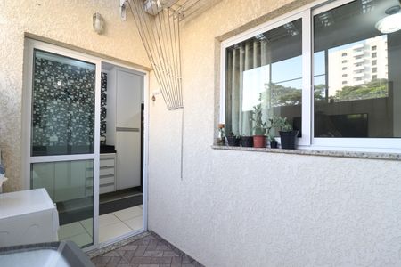 Apartamento à venda com 60m², 2 quartos e 1 vagaÁrea de Serviço