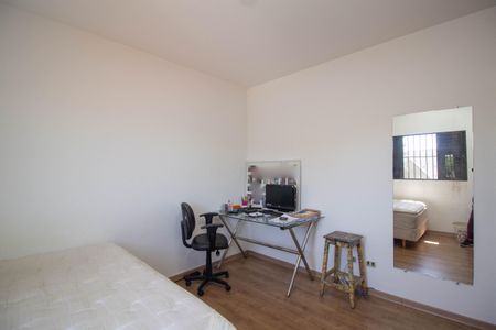 Casa à venda com 271m², 3 quartos e 6 vagas Casa à venda com 271m², 3 quartos e 6 vagasQuarto 2