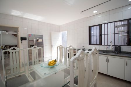 Casa à venda com 271m², 3 quartos e 6 vagas Casa à venda com 271m², 3 quartos e 6 vagasCozinha