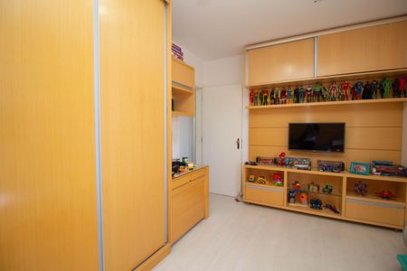 Casa à venda com 271m², 3 quartos e 6 vagas Casa à venda com 271m², 3 quartos e 6 vagasQuarto 2