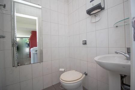 Casa à venda com 271m², 3 quartos e 6 vagas Casa à venda com 271m², 3 quartos e 6 vagasBanheiro de Serviço