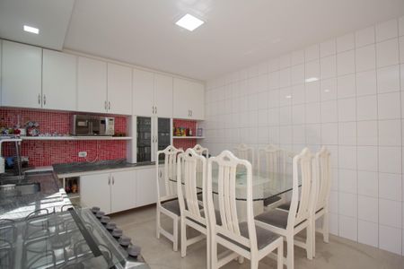 Casa à venda com 271m², 3 quartos e 6 vagas Casa à venda com 271m², 3 quartos e 6 vagasCozinha