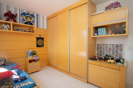 Casa à venda com 271m², 3 quartos e 6 vagas Casa à venda com 271m², 3 quartos e 6 vagasQuarto 2