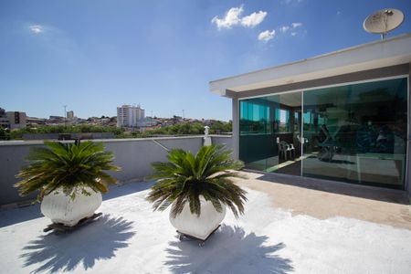 Casa à venda com 271m², 3 quartos e 6 vagas Casa à venda com 271m², 3 quartos e 6 vagasTerraço