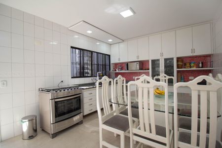 Casa à venda com 271m², 3 quartos e 6 vagas Casa à venda com 271m², 3 quartos e 6 vagasCozinha