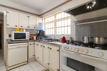 Casa à venda com 380m², 5 quartos e 4 vagas Casa à venda com 380m², 5 quartos e 4 vagasCozinha