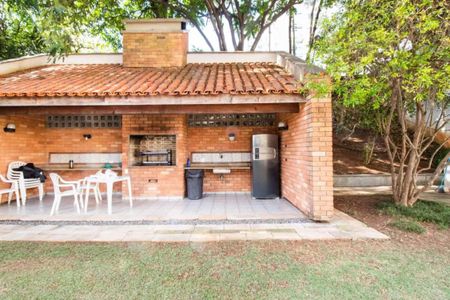 Apartamento à venda com 245m², 4 quartos e 4 vagas Apartamento à venda com 245m², 4 quartos e 4 vagasÁrea comum - Churrasqueira