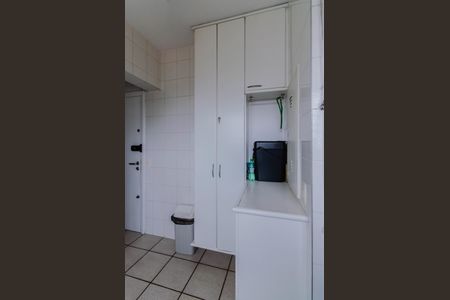Apartamento à venda com 245m², 4 quartos e 4 vagas Apartamento à venda com 245m², 4 quartos e 4 vagasÁrea de Serviço