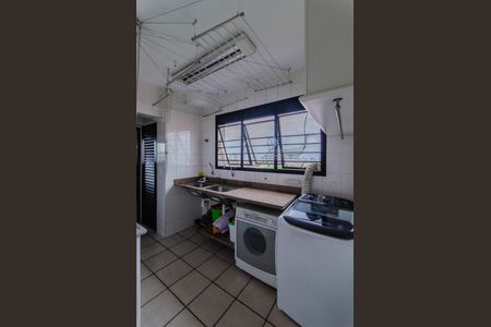 Apartamento à venda com 245m², 4 quartos e 4 vagas Apartamento à venda com 245m², 4 quartos e 4 vagasÁrea de Serviço