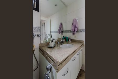 Apartamento à venda com 245m², 4 quartos e 4 vagas Apartamento à venda com 245m², 4 quartos e 4 vagasBanheiro da Suíte 4