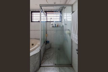 Apartamento à venda com 245m², 4 quartos e 4 vagas Apartamento à venda com 245m², 4 quartos e 4 vagasBanheiro da Suíte 3