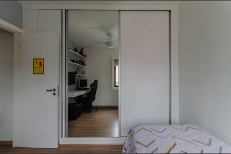 Apartamento à venda com 245m², 4 quartos e 4 vagas Apartamento à venda com 245m², 4 quartos e 4 vagasSuíte 2