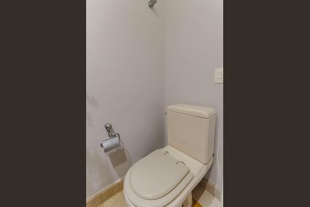 Apartamento à venda com 245m², 4 quartos e 4 vagas Apartamento à venda com 245m², 4 quartos e 4 vagasLavabo da sala