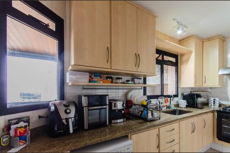 Apartamento à venda com 245m², 4 quartos e 4 vagas Apartamento à venda com 245m², 4 quartos e 4 vagasCozinha