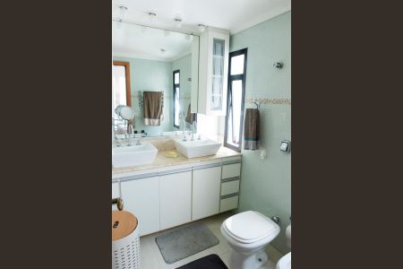 Apartamento à venda com 147m², 4 quartos e 3 vagas Apartamento à venda com 147m², 4 quartos e 3 vagasBanheiro do Quarto  2