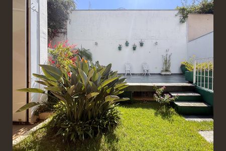 Casa à venda com 207m², 4 quartos e 2 vagas