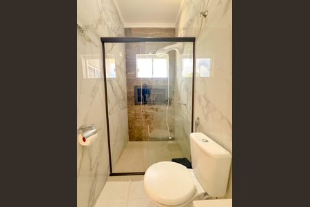 Casa de condomínio para alugar com 200m², 3 quartos e 3 vagasBanheiro da Suíte 1