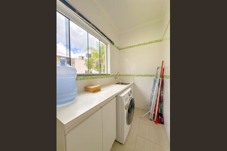 Casa de condomínio para alugar com 200m², 3 quartos e 3 vagasLavanderia