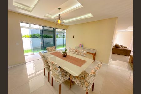 Casa de condomínio para alugar com 200m², 3 quartos e 3 vagasSala de Jantar