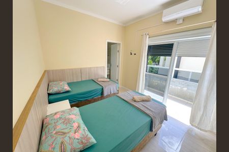 Casa de condomínio para alugar com 200m², 3 quartos e 3 vagasSuíte 2