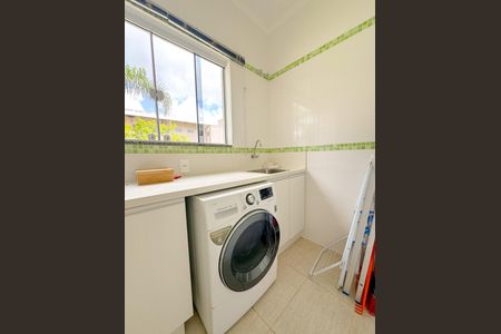 Casa de condomínio para alugar com 200m², 3 quartos e 3 vagasLavanderia