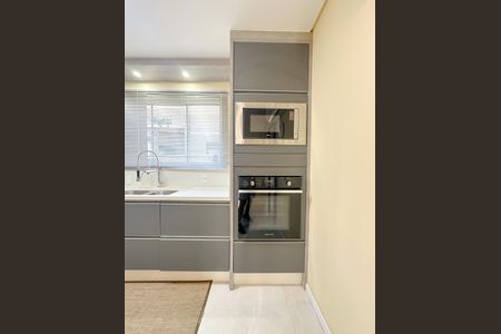 Casa de condomínio para alugar com 200m², 3 quartos e 3 vagasDetalhe da cozinha