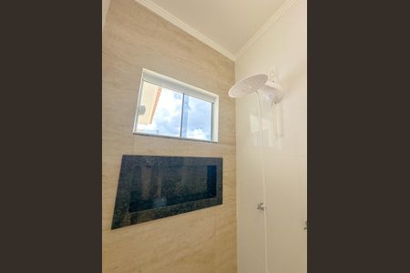 Casa de condomínio para alugar com 200m², 3 quartos e 3 vagasBanheiro da Suíte 2