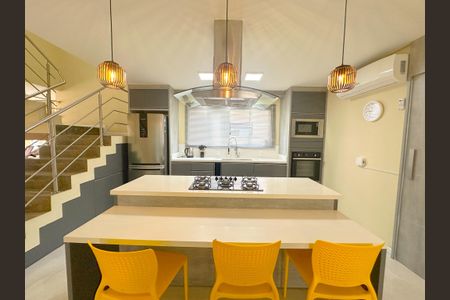 Casa de condomínio para alugar com 200m², 3 quartos e 3 vagasCozinha