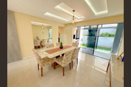 Casa de condomínio para alugar com 200m², 3 quartos e 3 vagasSala de Jantar
