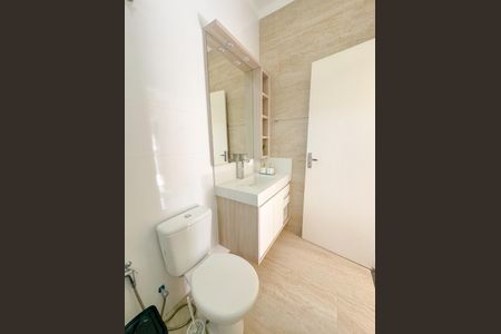 Casa de condomínio para alugar com 200m², 3 quartos e 3 vagasBanheiro da Suíte 2