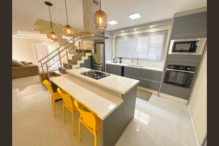 Casa de condomínio para alugar com 200m², 3 quartos e 3 vagasCozinha