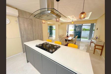 Casa de condomínio para alugar com 200m², 3 quartos e 3 vagasCozinha