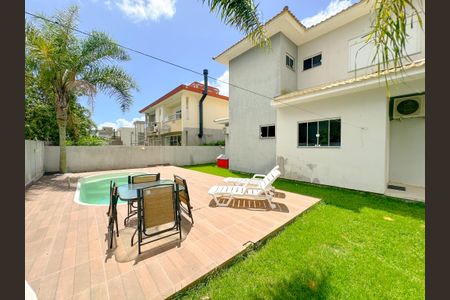 Casa de condomínio para alugar com 200m², 3 quartos e 3 vagasPiscina