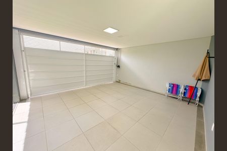 Casa de condomínio para alugar com 200m², 3 quartos e 3 vagasGaragem