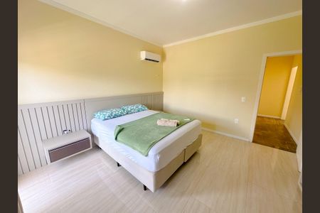 Casa de condomínio para alugar com 200m², 3 quartos e 3 vagasSuíte master