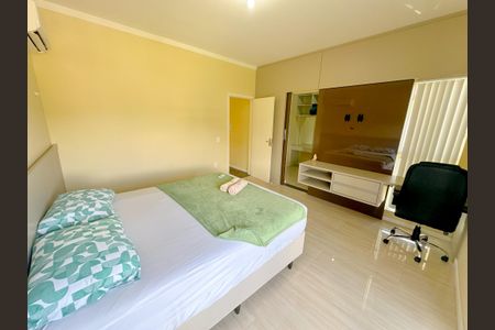 Casa de condomínio para alugar com 200m², 3 quartos e 3 vagasSuíte master