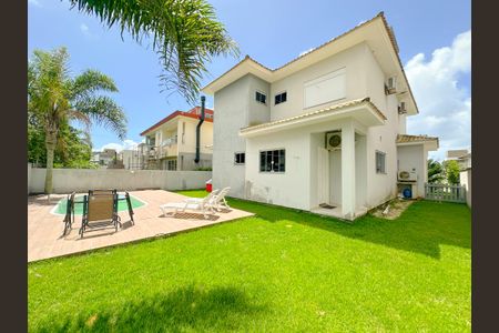 Casa de condomínio para alugar com 200m², 3 quartos e 3 vagasPiscina