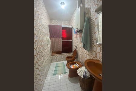 Casa à venda com 290m², 4 quartos e 5 vagas Casa à venda com 290m², 4 quartos e 5 vagasBanheiro da Suíte 1