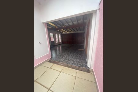 Casa à venda com 290m², 4 quartos e 5 vagas Casa à venda com 290m², 4 quartos e 5 vagasÁrea comum