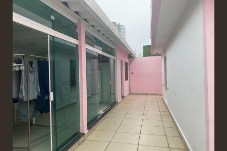 Casa à venda com 290m², 4 quartos e 5 vagas Casa à venda com 290m², 4 quartos e 5 vagasÁrea comum