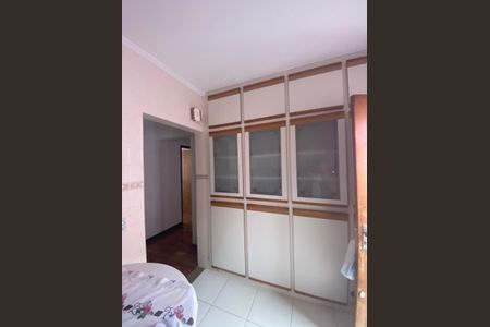 Casa à venda com 290m², 4 quartos e 5 vagas Casa à venda com 290m², 4 quartos e 5 vagasCozinha - Armários