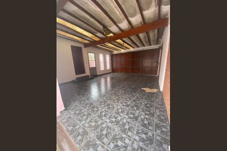 Casa à venda com 290m², 4 quartos e 5 vagas Casa à venda com 290m², 4 quartos e 5 vagasGaragem