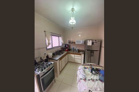 Casa à venda com 290m², 4 quartos e 5 vagas Casa à venda com 290m², 4 quartos e 5 vagasCozinha