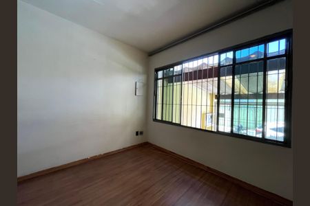 Casa à venda com 132m², 3 quartos e 2 vagas Casa à venda com 132m², 3 quartos e 2 vagasSala
