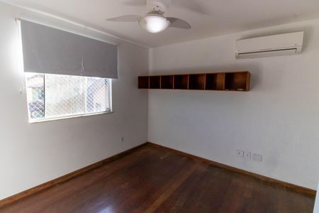 Casa de condomínio à venda com 320m², 5 quartos e 3 vagas Casa de condomínio à venda com 320m², 5 quartos e 3 vagasSuíte 1